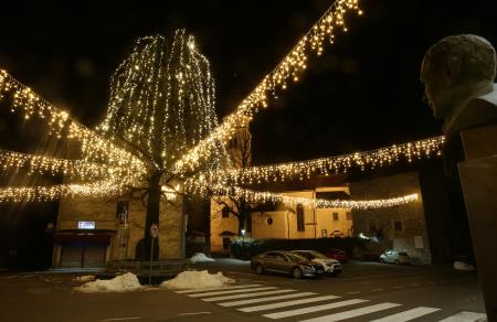 CERKNICA PRAZNIČNE LUČI 07 FOTO LJUBO VUKELIČ